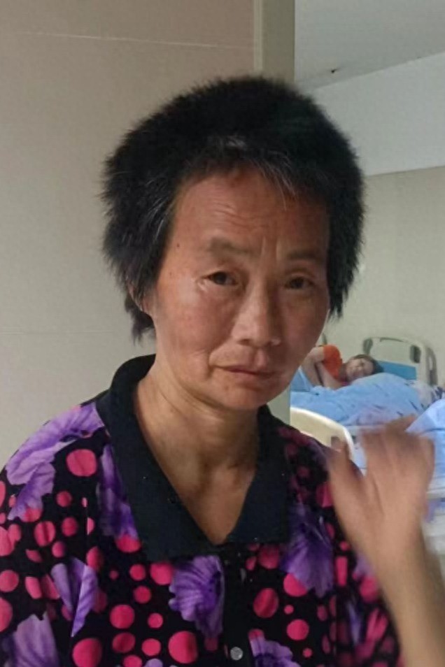 走失者照片 菏泽市寻亲：五旬女子被救助，穿花上...