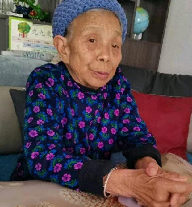 走失者照片 铜仁市寻人：八旬老太走失，穿花上衣...