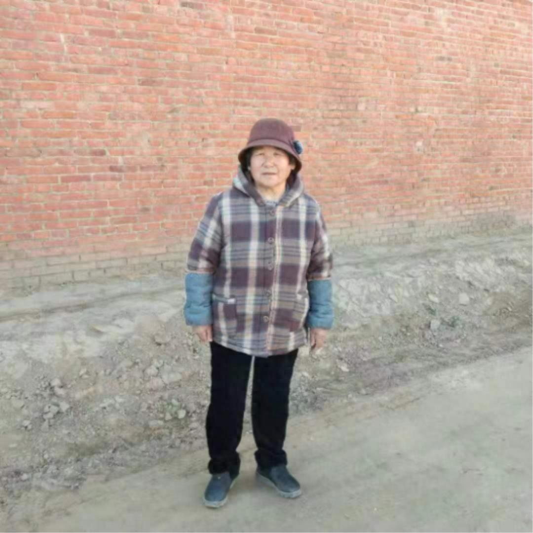 走失者照片 周口市寻人：七旬老太走失，穿黑底白...