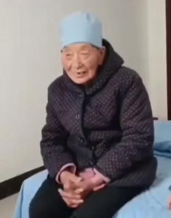 走失者照片 宝鸡市寻人：八旬老太走失，戴暗红色...