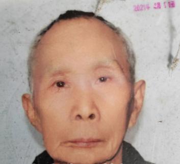 走失者照片 湘西州寻人：八旬老人走失，穿黑色民...