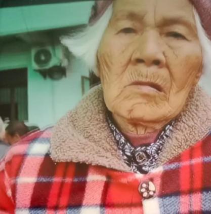 走失者照片 自贡市寻人：八旬老太走失，高约1米...