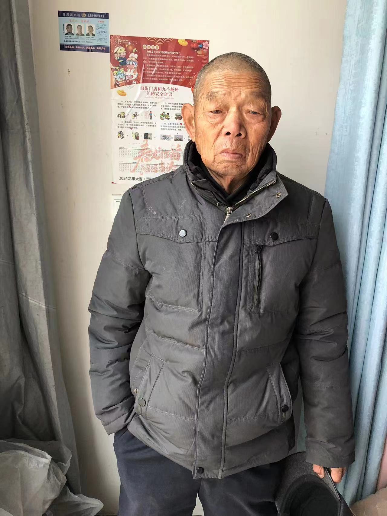 走失者照片 信阳市寻人：七旬老人走失，穿蓝色长...