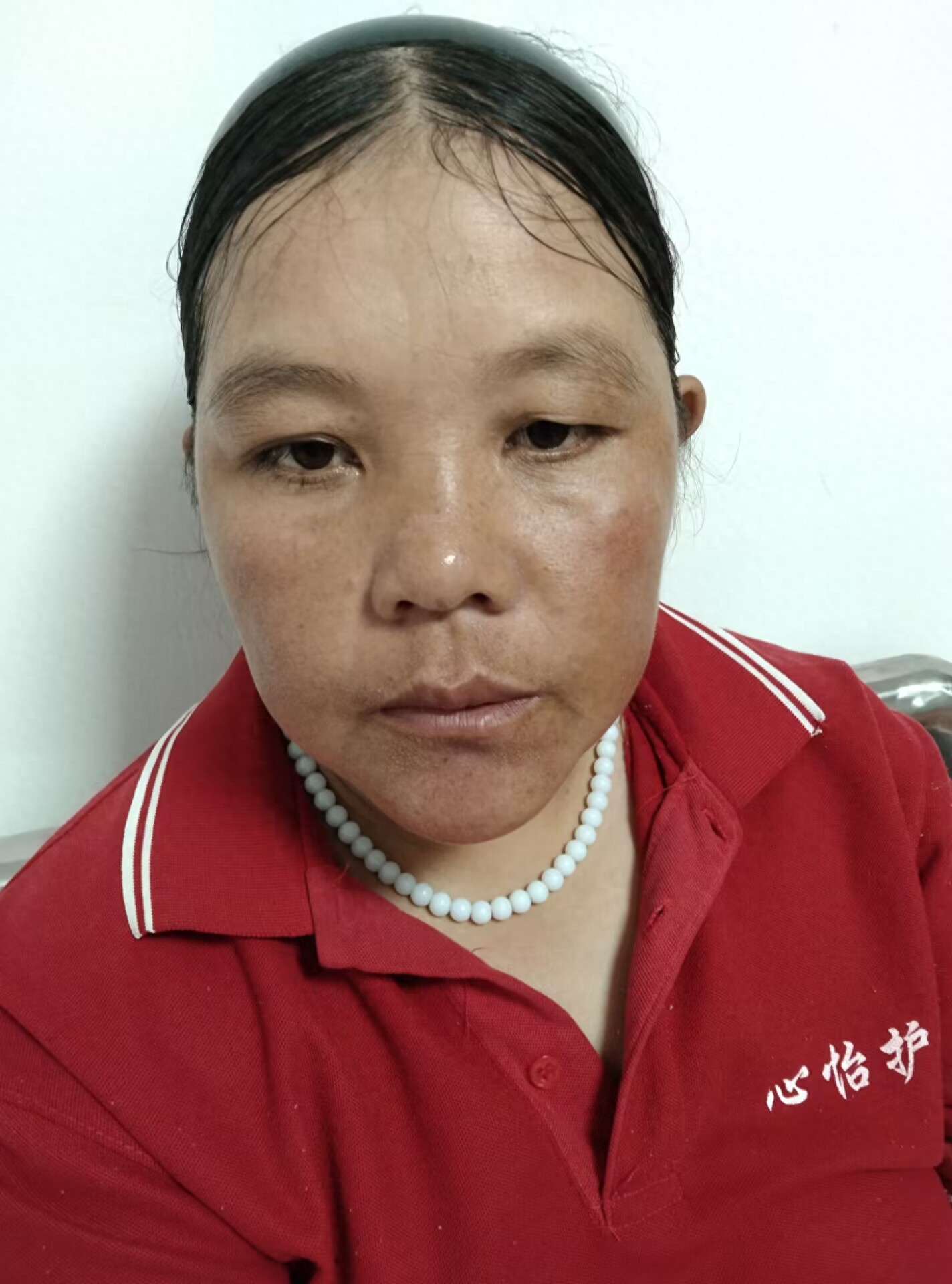 走失者照片 岳阳市寻亲：中年女子被救助，穿红色...