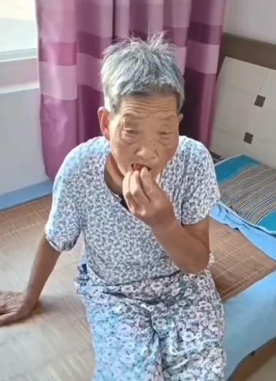 走失者照片 宝鸡市寻人：八旬老太走失，戴暗红色...
