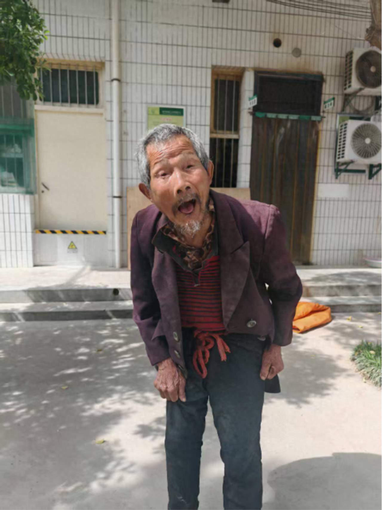走失者照片 渭南寻亲：六旬老人被救助，穿紫红色...