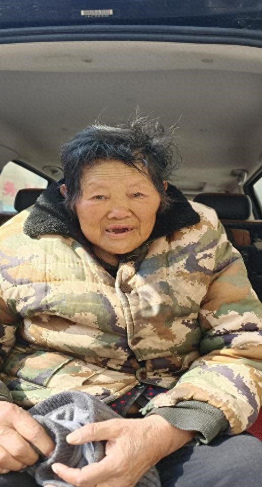走失者照片 信阳市寻亲：七旬老太被救助，自述叫...