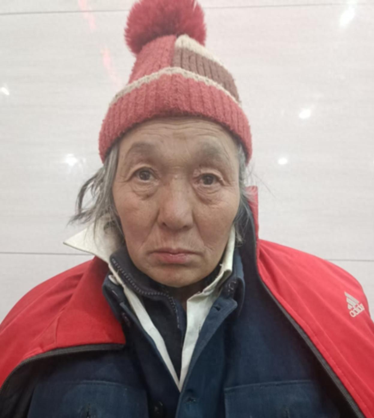 走失者照片 菏泽市寻亲：七旬老太被救助，穿深蓝...