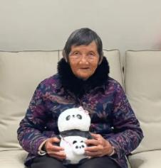 走失者照片 红河州寻人：八旬老太走失，患小脑萎...