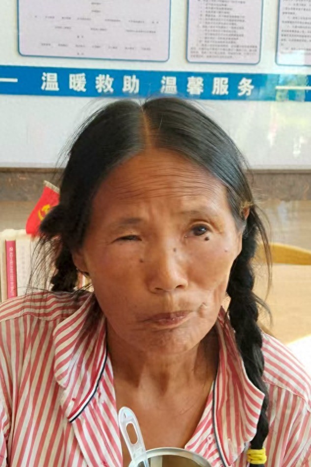 走失者照片 抚州市寻亲：六旬老太被救助，穿粉白...
