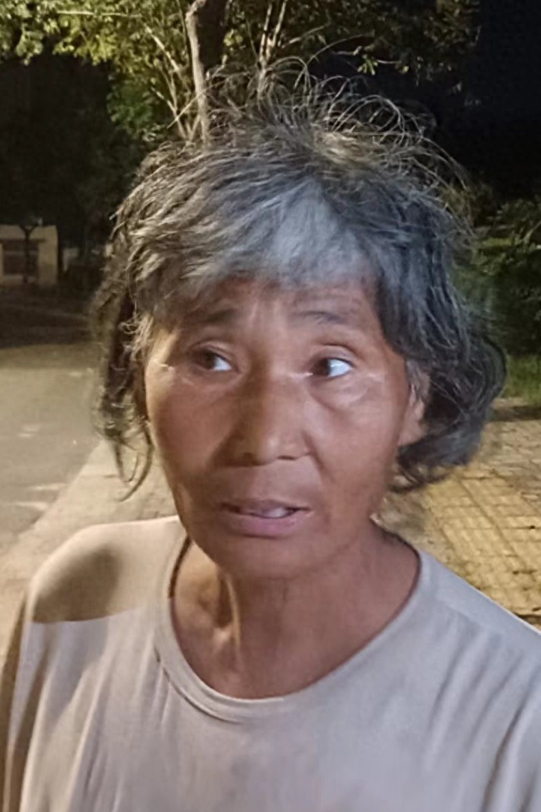 走失者照片 开封市寻亲：六旬老太被救助，穿白色...
