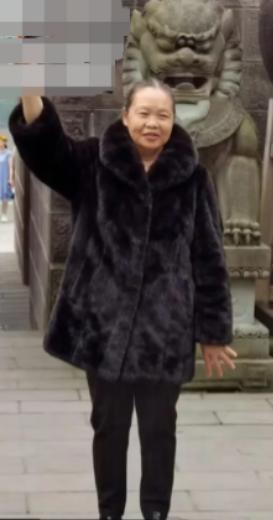 走失者照片 眉山市寻人：六旬老太走失，穿黑色衣...