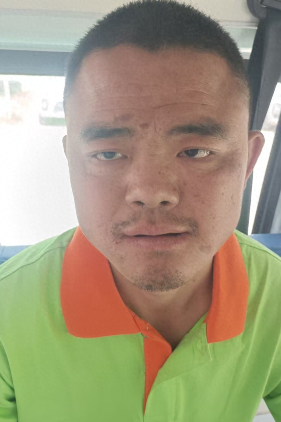 走失者照片 南充市寻亲：青年男子被救助，穿黑色...