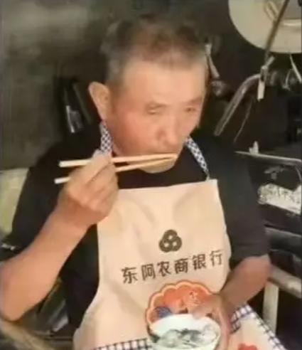 走失者照片 聊城市寻人：七旬老人走失，戴草帽，...