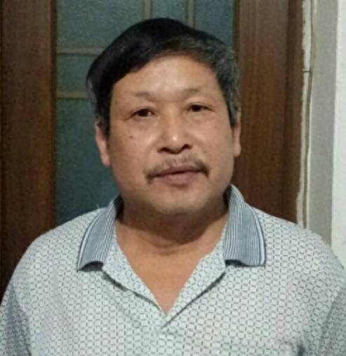 走失者照片 厦门市寻人：六旬老人走失，穿蓝底印...