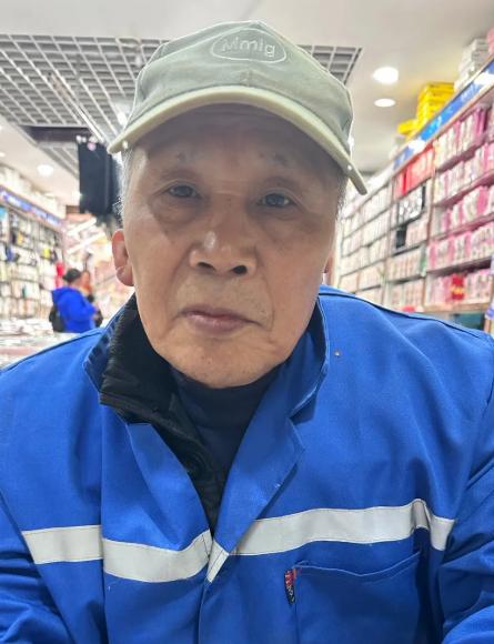 走失者照片 安顺市寻人：六旬老人走失，戴灰色鸭...
