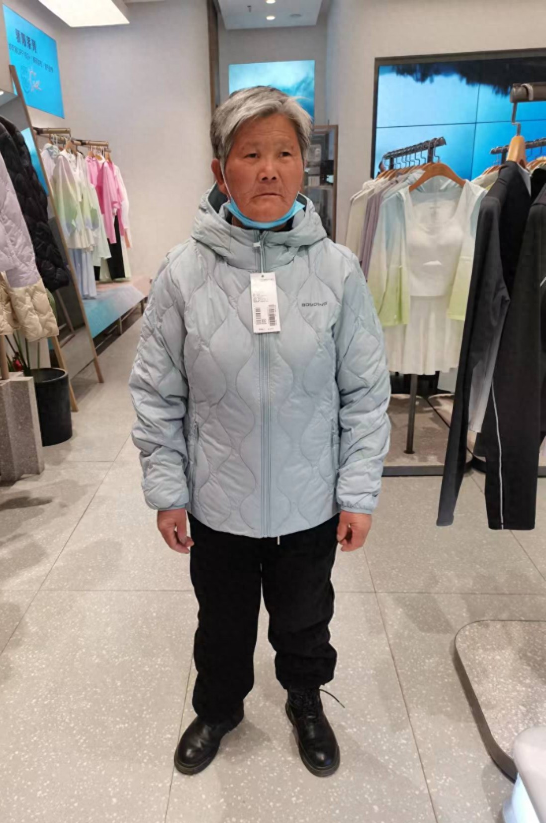 走失者照片 盐城市寻人：七旬老太走失，穿红色外...