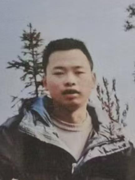 走失者照片 泸州市寻人：青年男子走失，穿黄色衣...