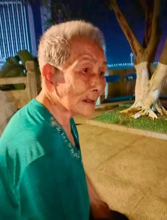 走失者照片 河池市寻人：九旬老太走失，戴紫色帽...