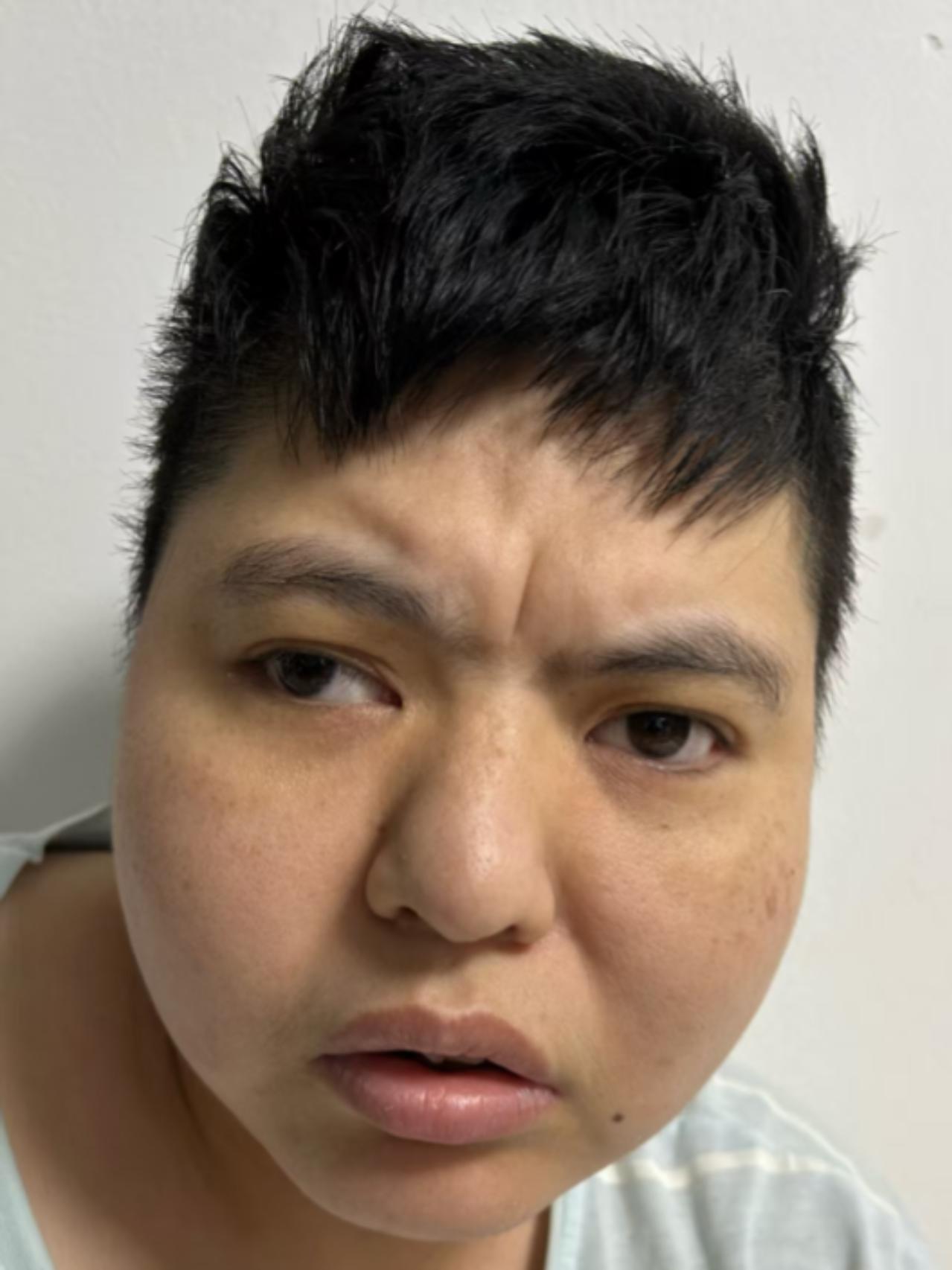 走失者照片 福州市寻亲：中年女子被救助，高1米...