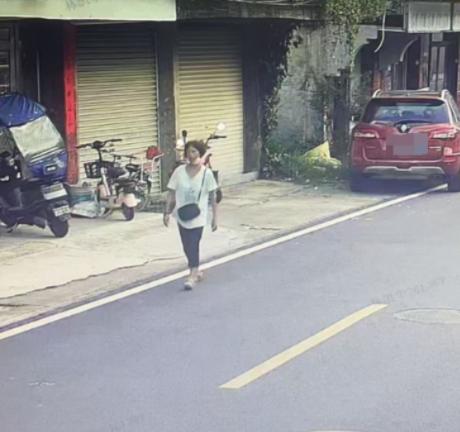 走失者照片 揭阳市寻人：六旬老太走失，穿白色上...