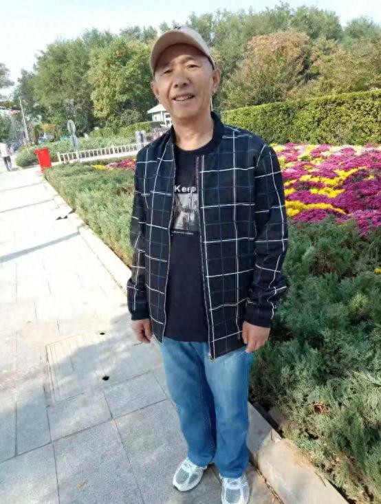 走失者照片 双鸭山市寻人：七旬老人走失，穿黑底...