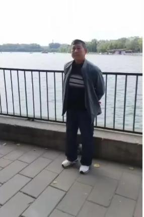 走失者照片 渭南市寻人：六旬老人走失，穿黑色衣...