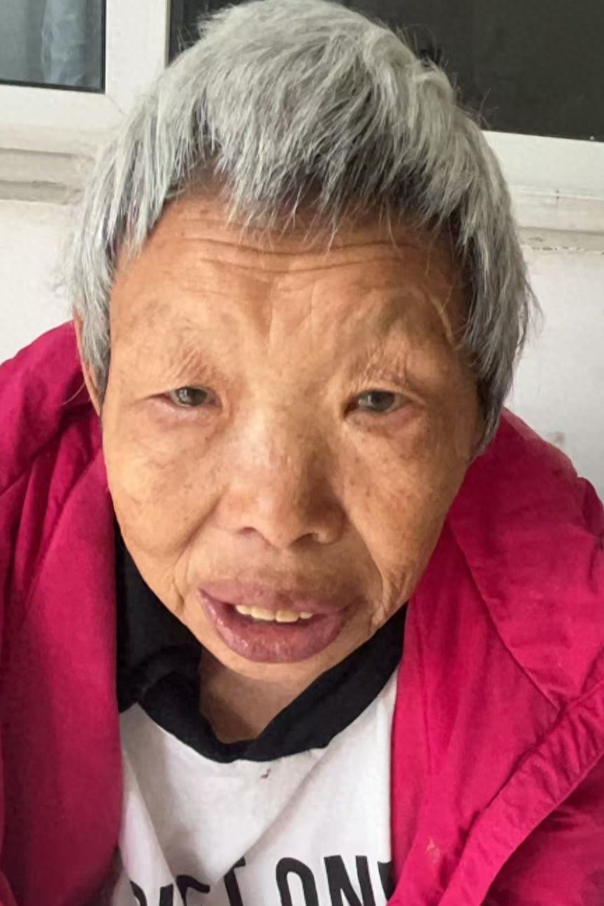 走失者照片 洛阳市寻亲：七旬老太被救助，穿白色...