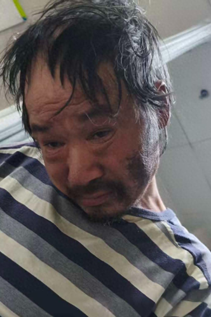 走失者照片 潍坊市寻亲：六旬老人被救助，穿条纹...