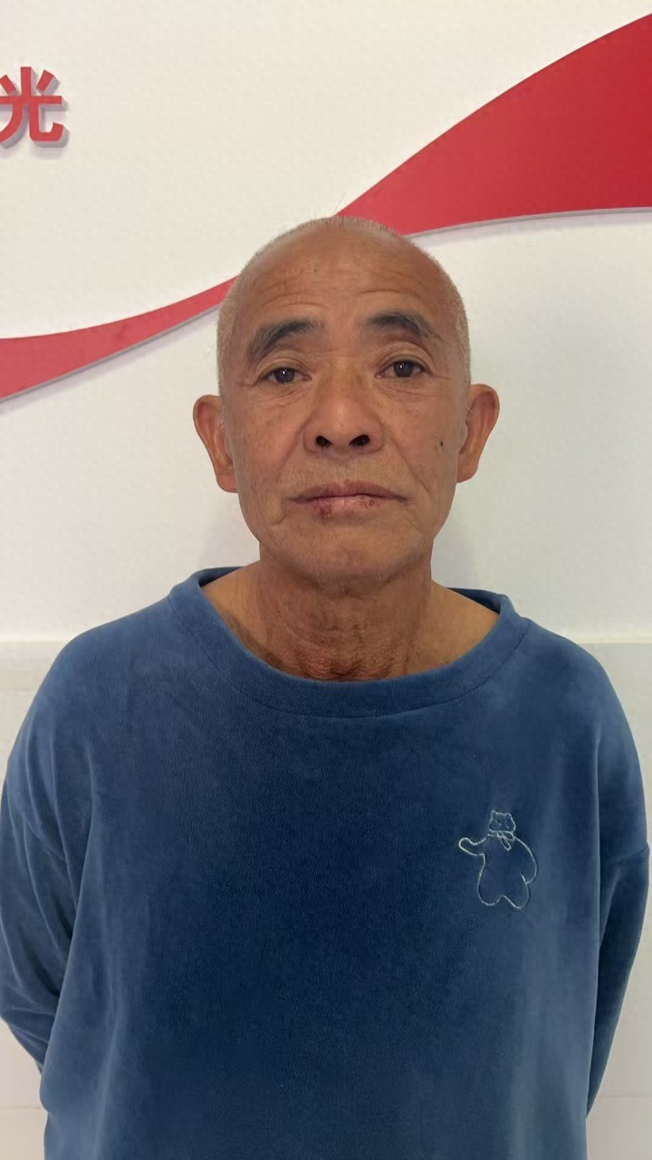 走失者照片 河源市寻亲：五旬男子被救助，穿横条...