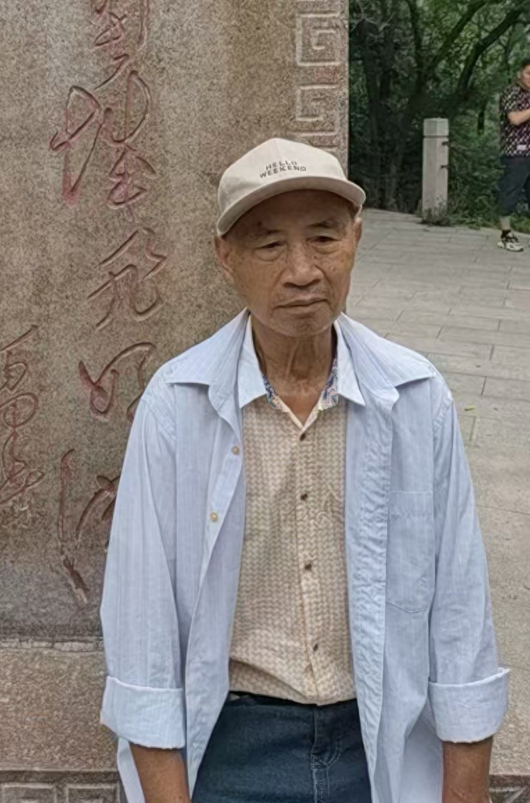 走失者照片 北京市寻人：六旬老人走失，穿白色花...