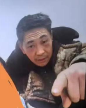 走失者照片 成都市寻人：六旬老人走失，穿迷彩大...