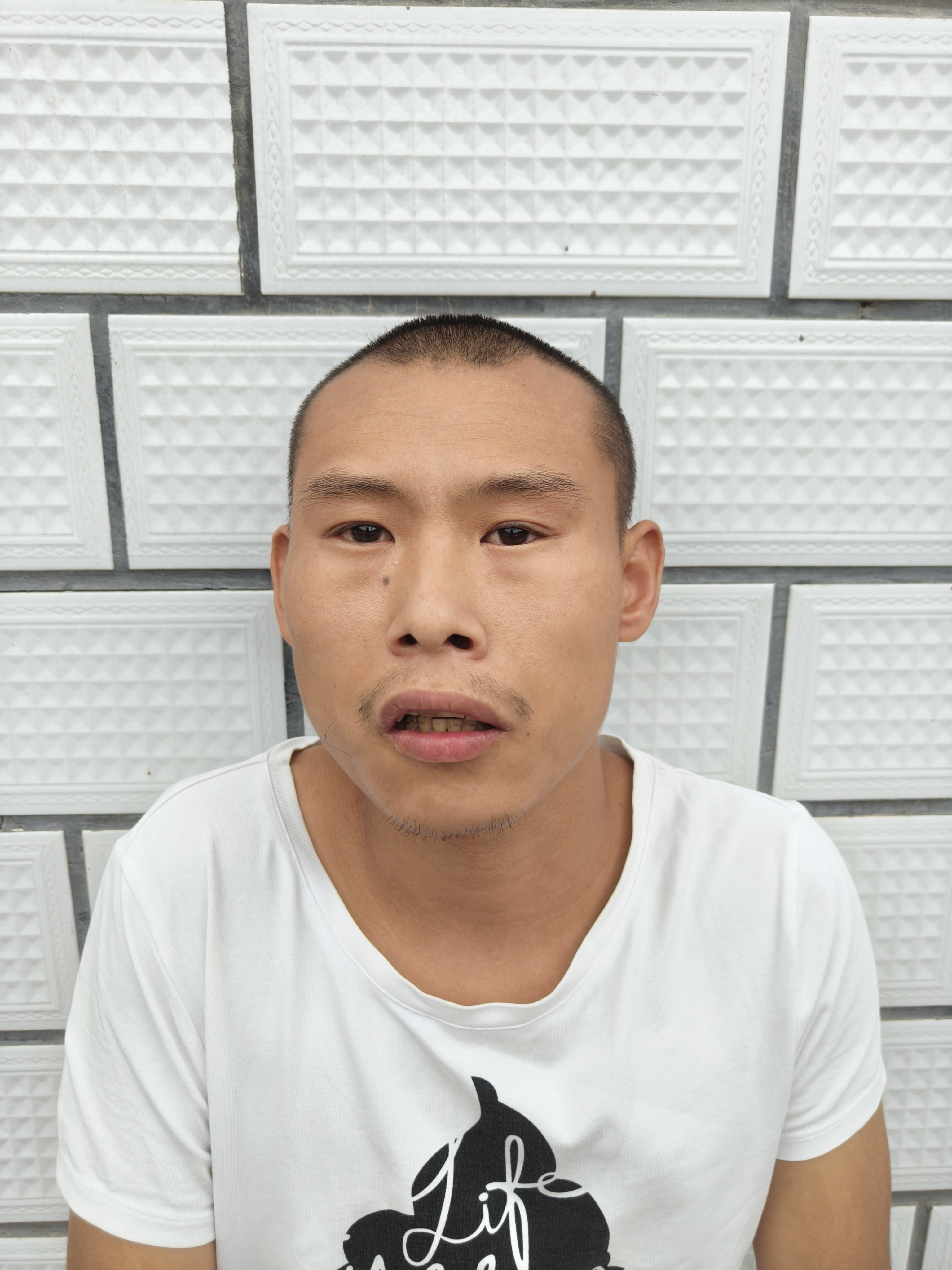 走失者照片 保定市寻亲：六旬老人被救助，高1米...
