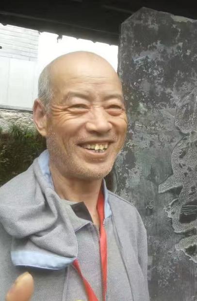 走失者照片 松原市寻人：七旬老人走失，戴帽子，...