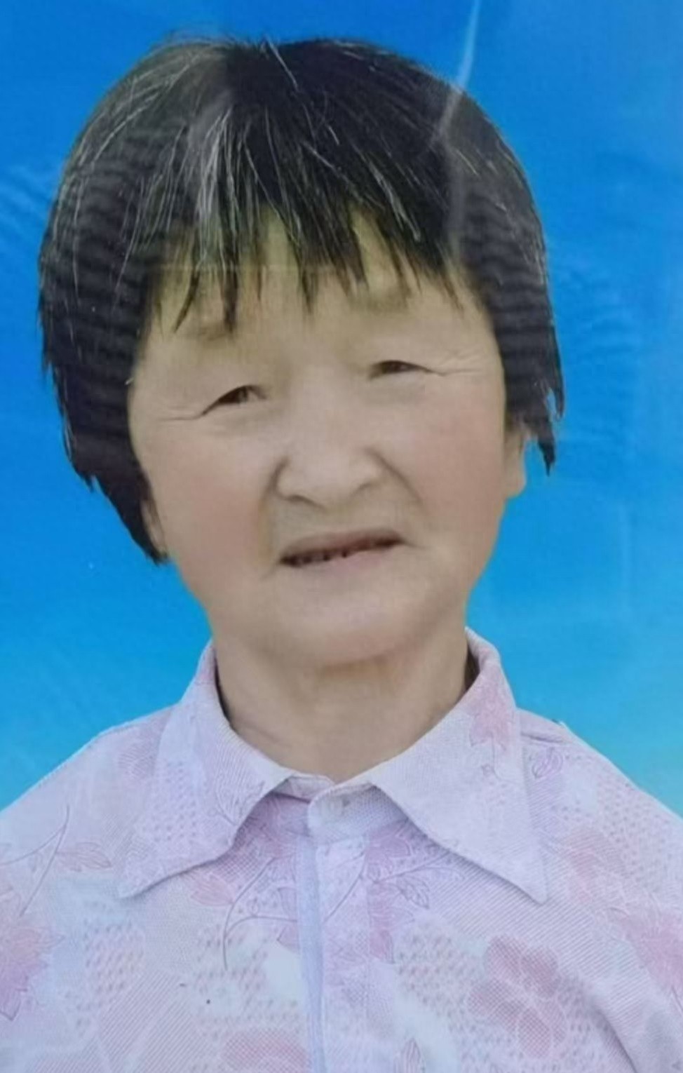 走失者照片 十堰市寻人：六旬老太走失，穿黑色花...