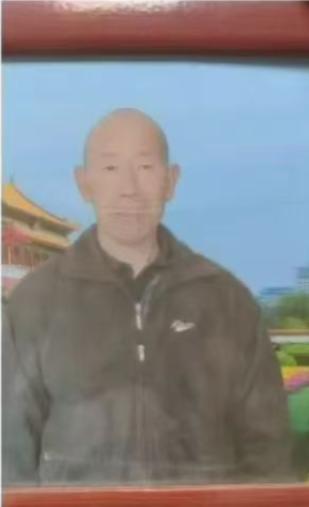 走失者照片 吕梁市寻人：六旬老人走失，穿灰色马...