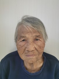 走失者照片 钦州市寻亲：七旬老太被救助，穿棕色...