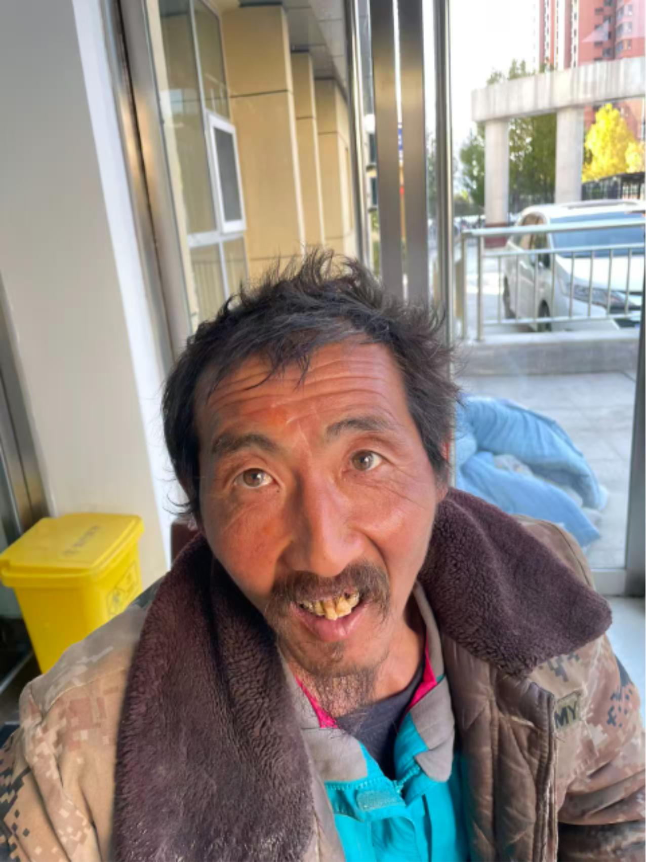 走失者照片 晋中市寻亲：六旬老人被救助，左手食...