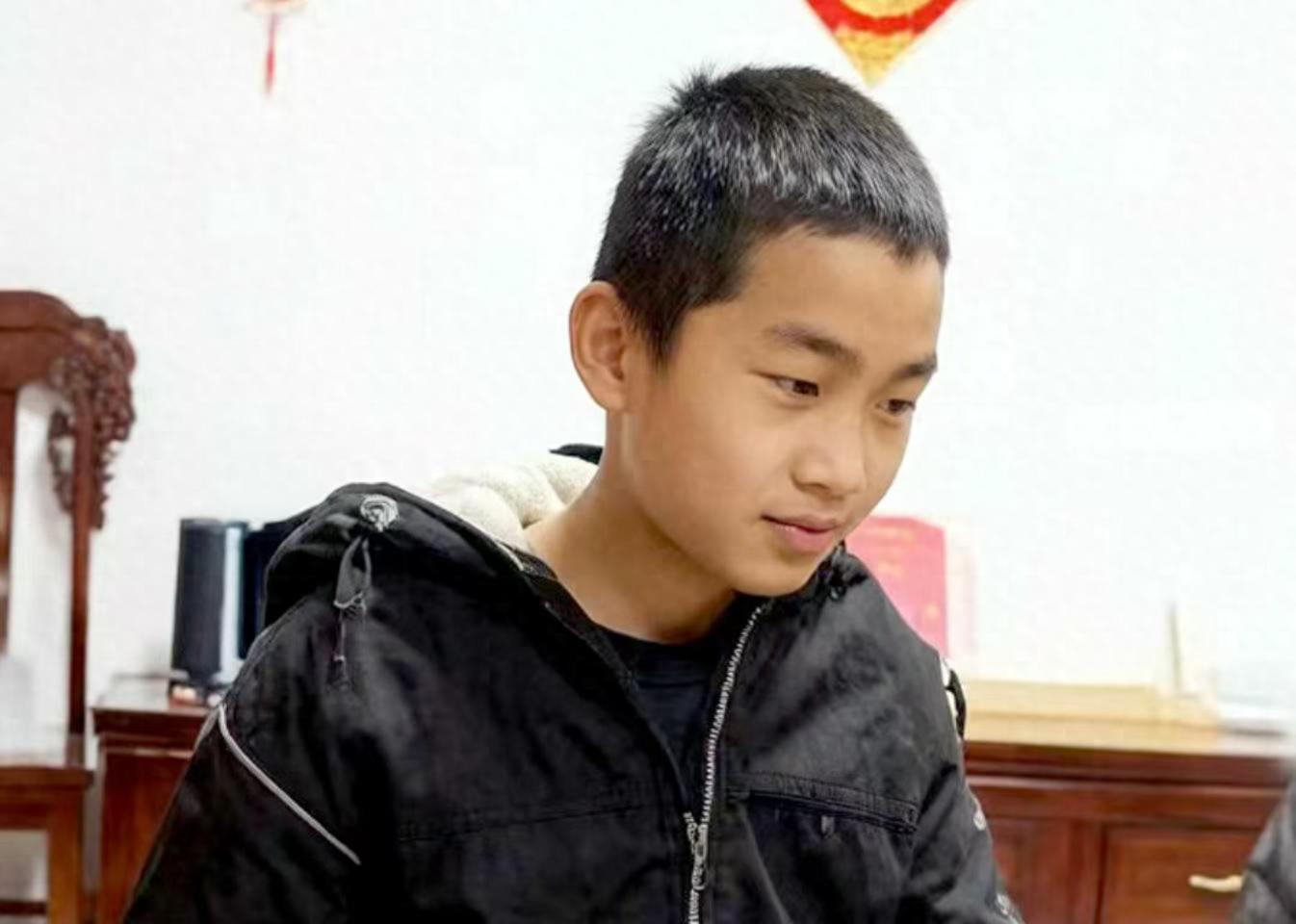 走失者照片 枣庄市寻人：16岁男孩走失，穿黑色...