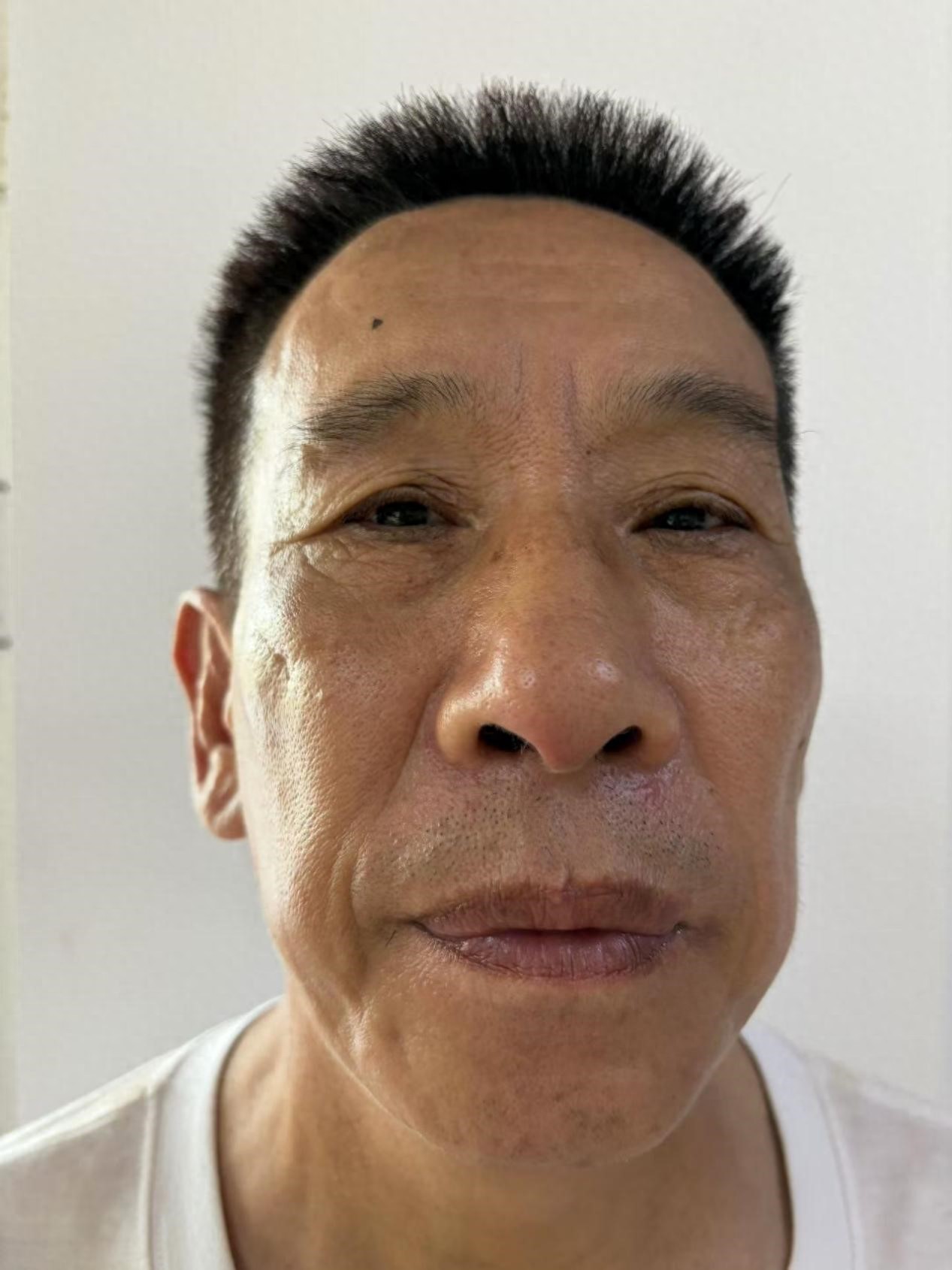 走失者照片 广州市寻亲：六旬老人被救助，高1米...