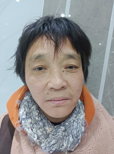 走失者照片 南昌市寻亲：中年女子被救助，穿灰黑...