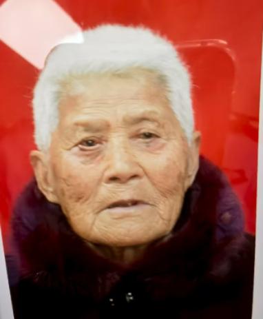 走失者照片 孝感市寻人：八旬老太走失，穿红色花...