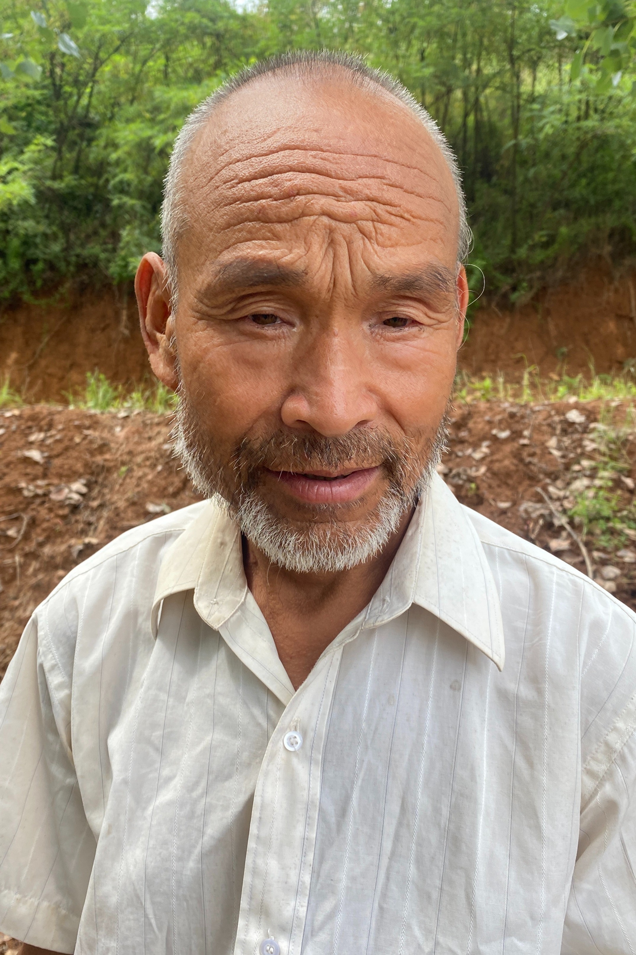 走失者照片 洛阳市寻亲：六旬老人被救助，高1米...