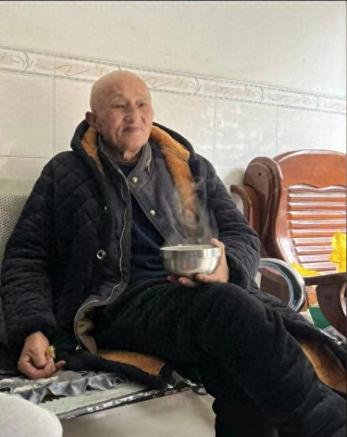 走失者照片 达州市寻人：七旬老人走失，穿红色毛...