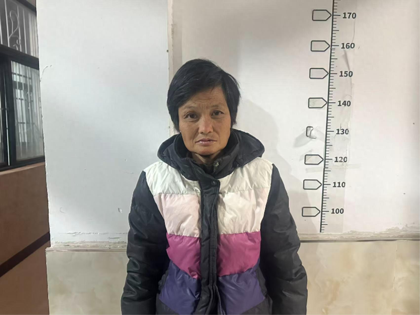 走失者照片 阜阳市寻亲：中年女子被救助，穿黑蓝...