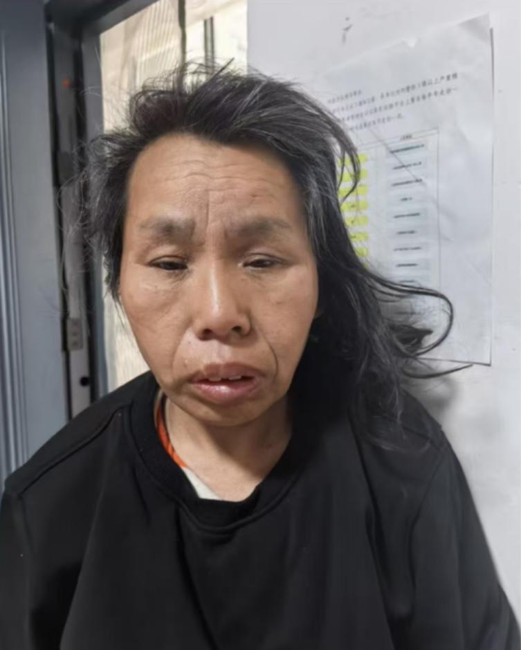走失者照片 濮阳市寻亲：六旬老太被救助，穿深色...