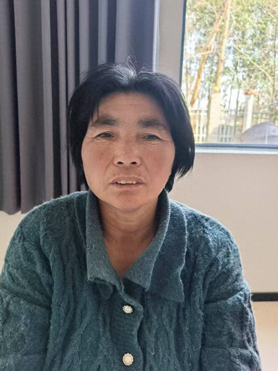 走失者照片 平顶山市寻亲：五旬女子被救助，穿黄...