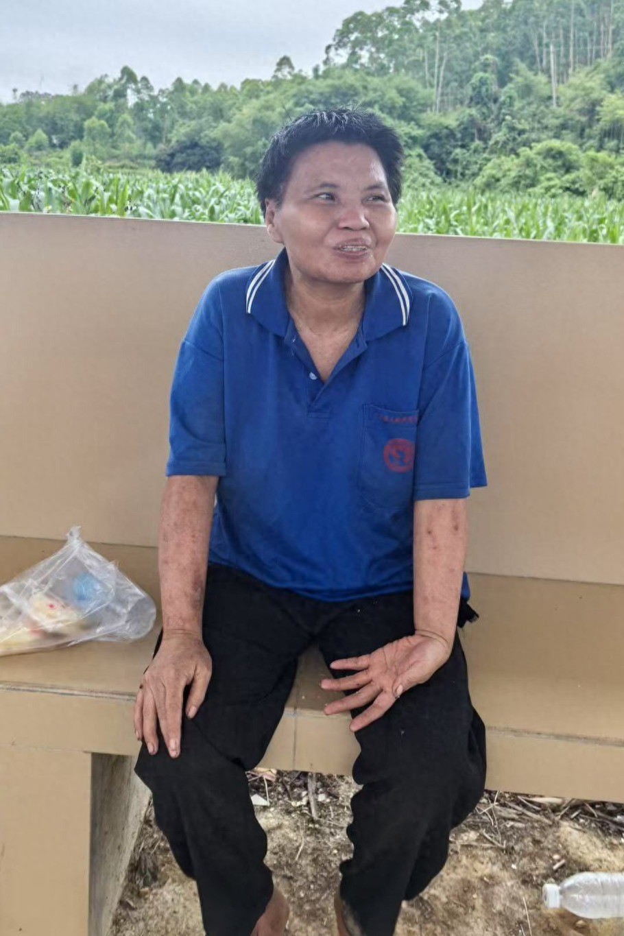 走失者照片 玉林市寻亲：五旬女子被救助，穿蓝色...