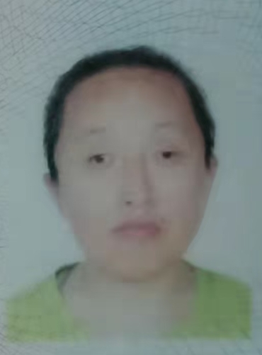 走失者照片 松原市寻人：中年女子走失，穿黑色羽...