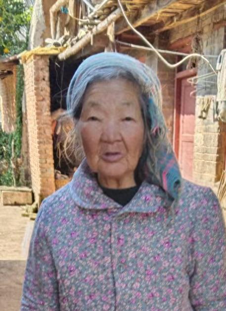走失者照片 红河州个旧市寻人：八旬老太走失，戴...